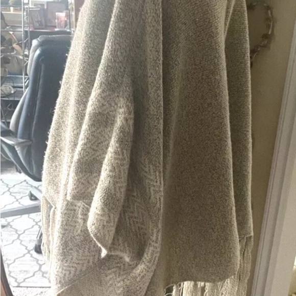 Womens La Vie 89 One Size Sweater Poncho Wool Blend Cream Ivory Tassel Oversized - Picture 4 of 7